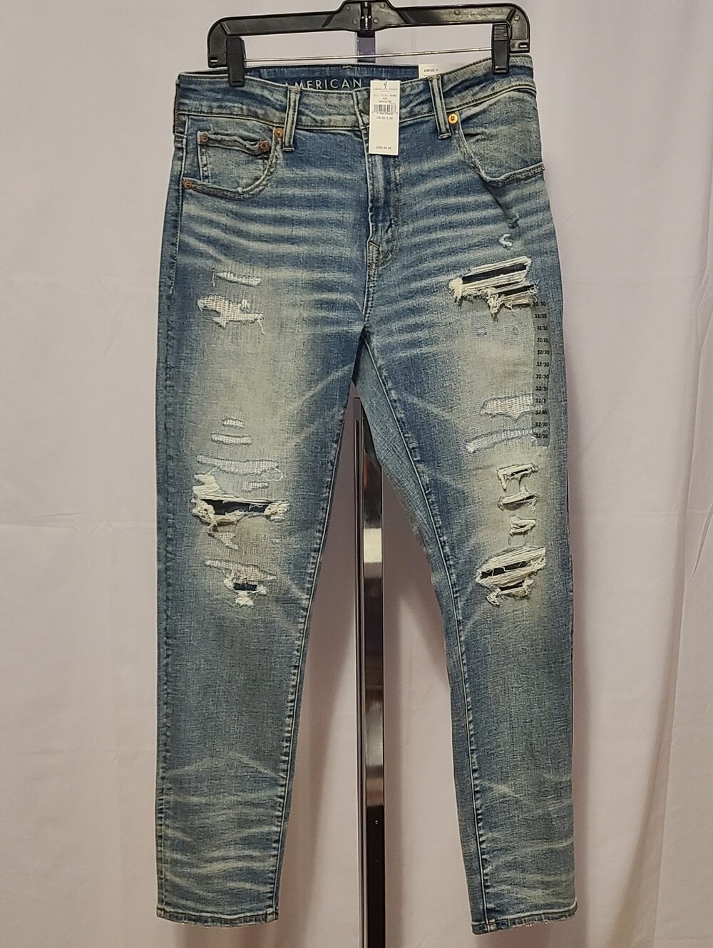 American Eagle Stressed Denim Athletic Skinny Jeans 32/30
